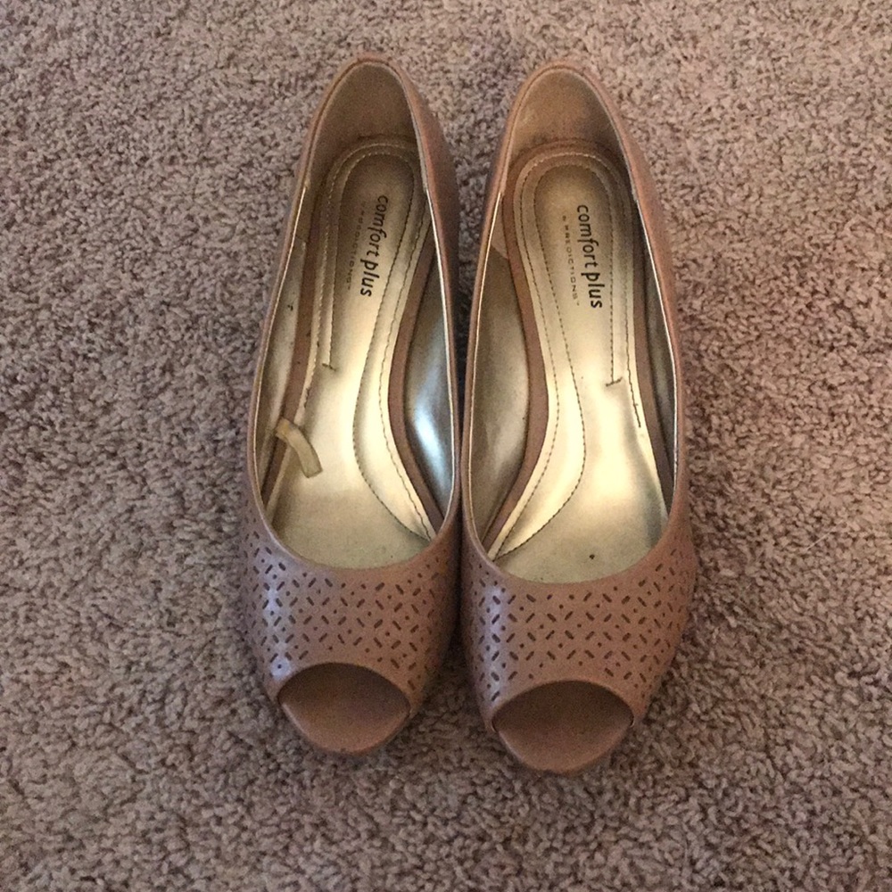 Tan Wedges